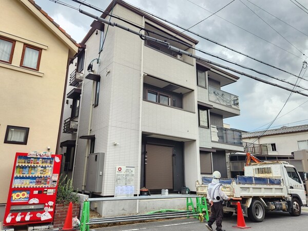 建築中