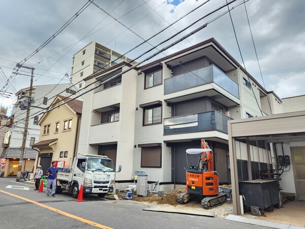 建築中