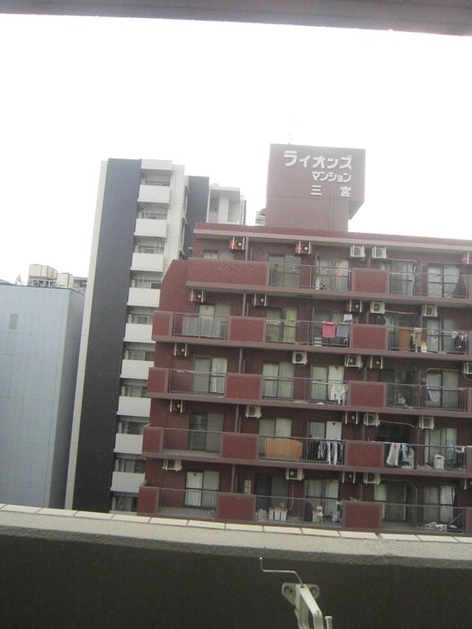 物件内観写真17　(室内からの展望)