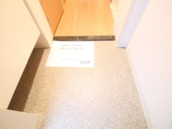 物件内観写真18　(玄関)