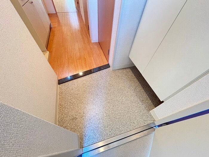 物件内観写真18　(玄関)