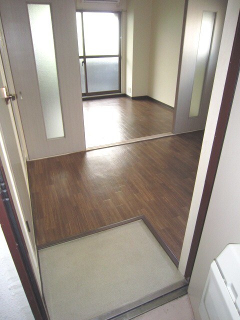 物件内観写真16　(玄関)