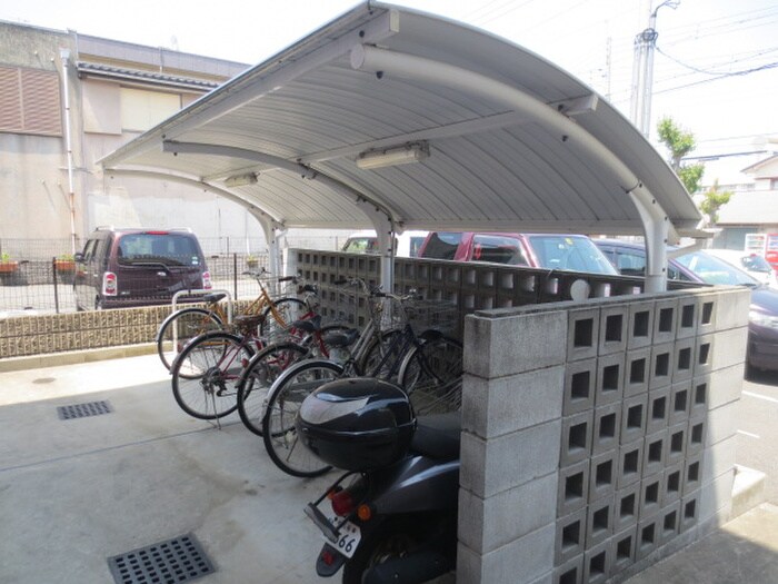 物件外観写真3　(駐輪場)