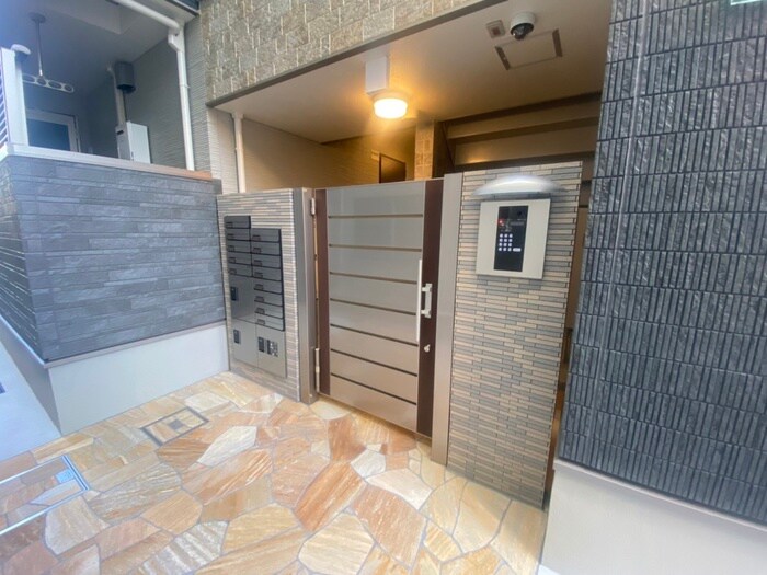 物件外観写真5　(エントランス部分)