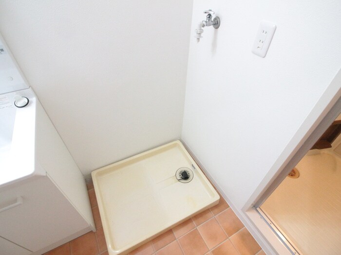 物件内観写真15　(洗濯機置場)
