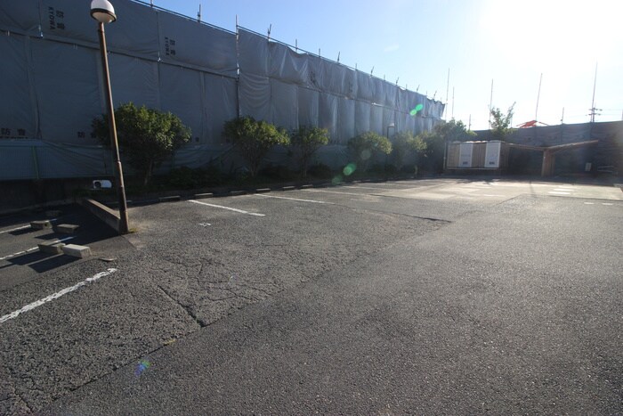物件外観写真3　(駐車場)