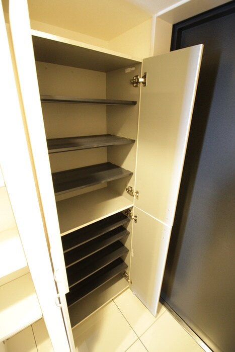 物件内観写真8　(靴箱)