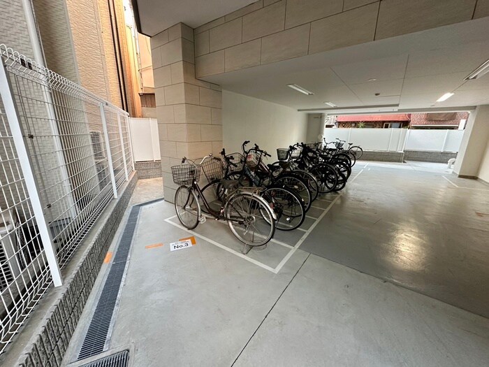 物件外観写真3　(駐輪場)
