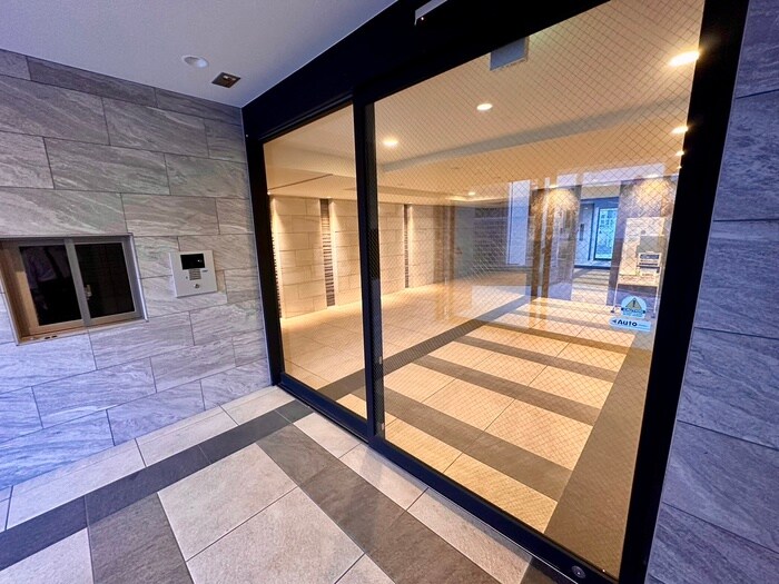 物件外観写真4　(エントランス部分)