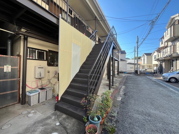 物件外観写真2　(エントランス部分)