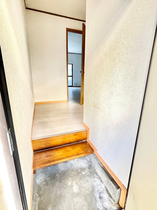 物件内観写真11　(玄関)