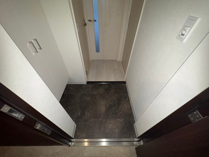 物件内観写真9　(玄関)