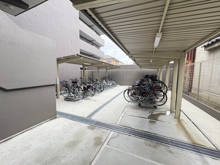 物件外観写真3　(駐輪場)