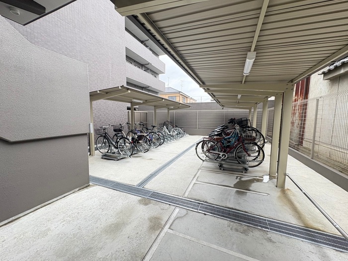 物件外観写真3　(駐輪場)
