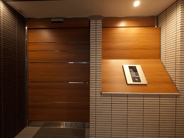 物件外観写真5　(エントランス部分)