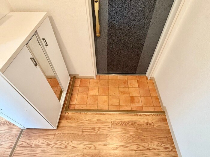 物件内観写真16　(玄関)