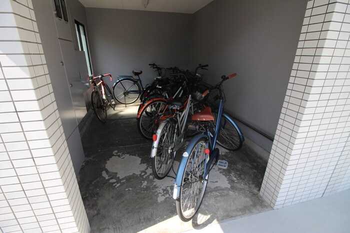 物件外観写真3　(駐輪場)