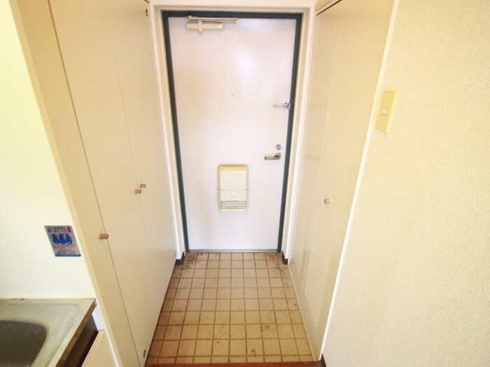物件内観写真12　(玄関)