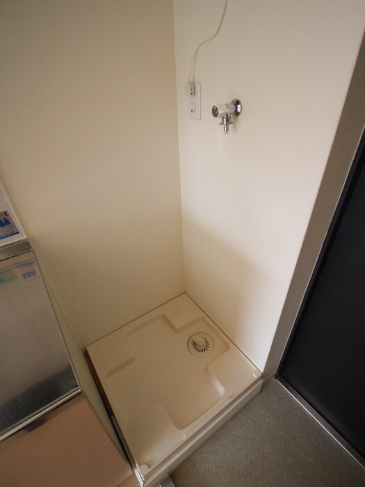 物件内観写真8　(洗濯機置場)