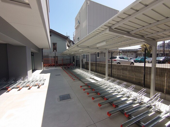 物件外観写真3　(駐輪場)