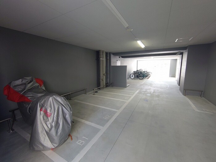 物件外観写真4　(バイク置き場)