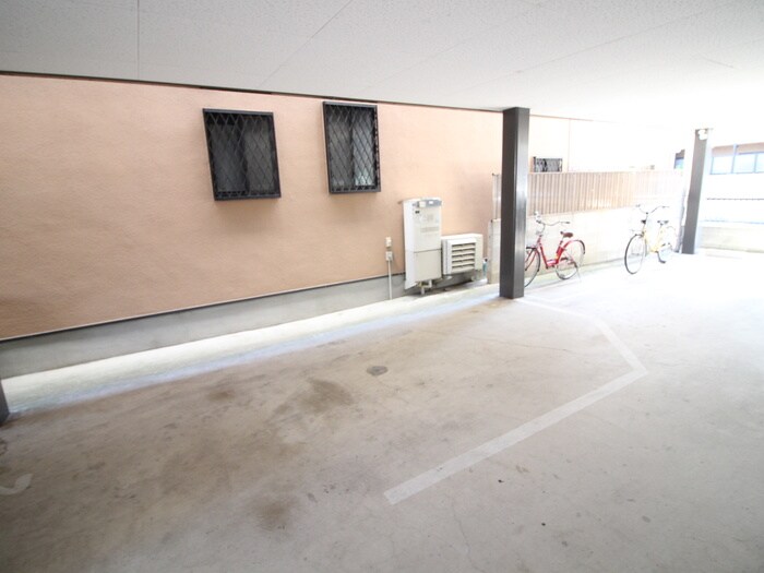 物件外観写真5　(駐車場)