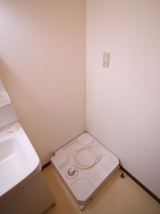 物件内観写真16　(洗濯機置場)