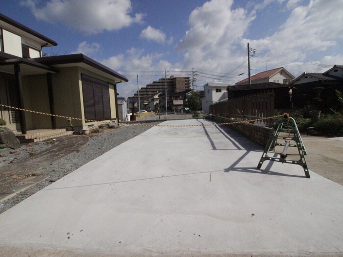 物件外観写真5　(駐車場)