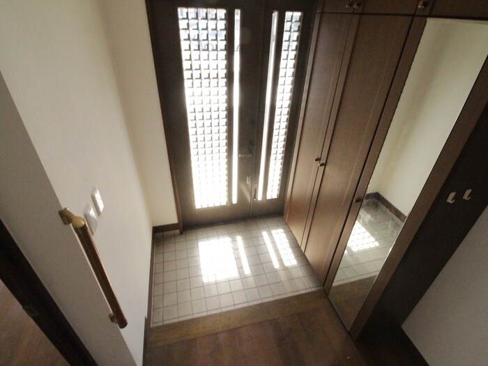物件内観写真15　(玄関)