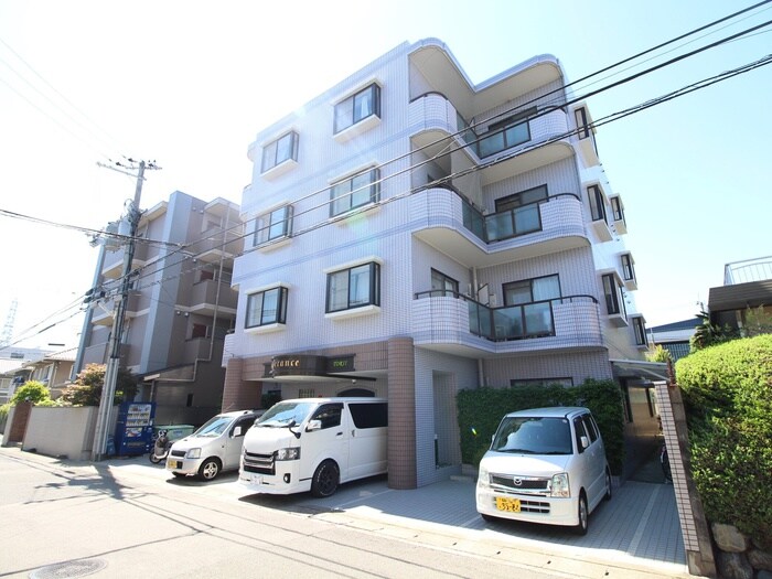 物件外観写真2　(駐車場)