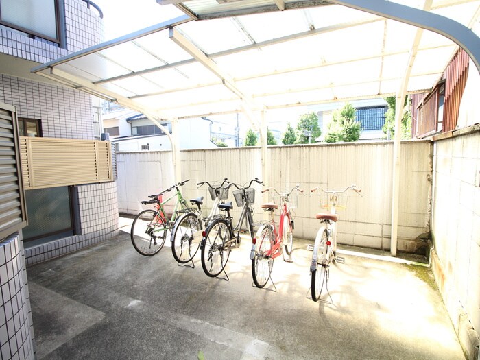 物件外観写真4　(駐輪場)