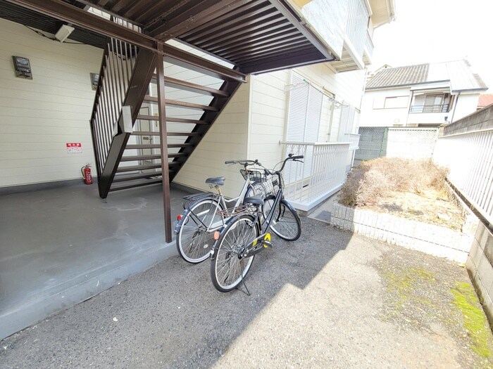 物件外観写真4　(駐輪場)