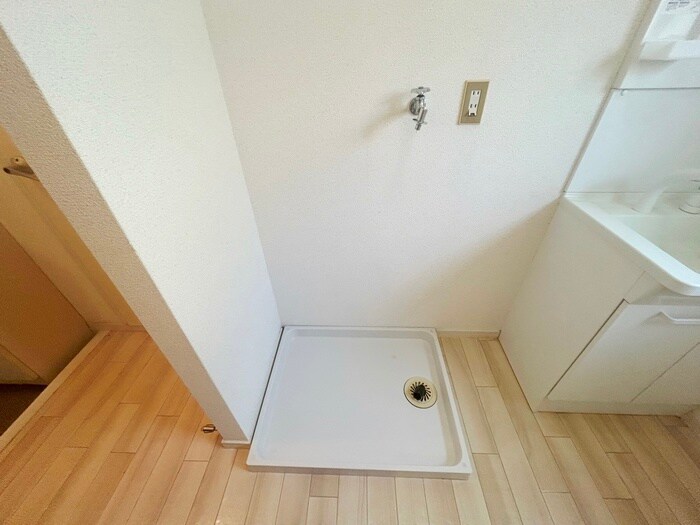 物件内観写真15　(洗濯機置場)