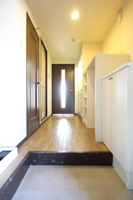 物件内観写真7　(玄関)