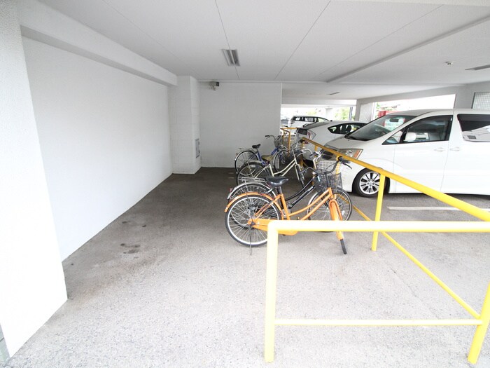 物件外観写真5　(駐輪場)
