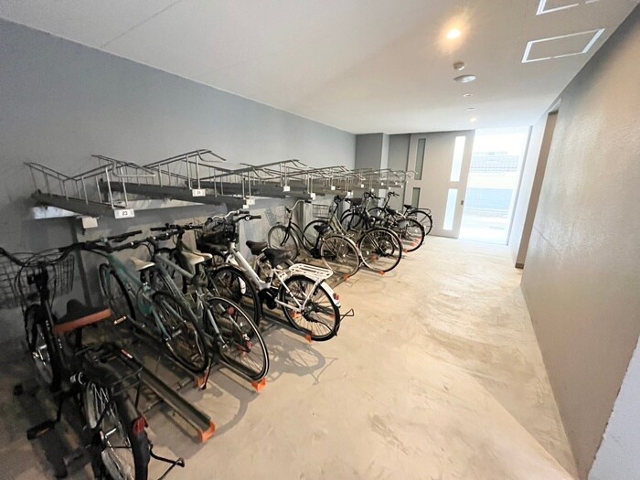 物件外観写真4　(駐輪場)