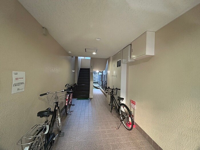 物件外観写真2　(駐輪場)