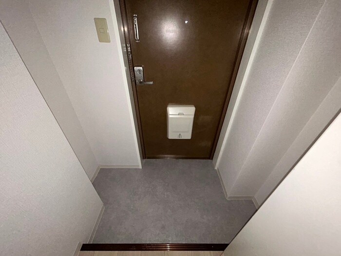 物件内観写真16　(玄関)