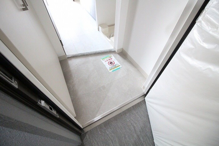物件内観写真16　(玄関)