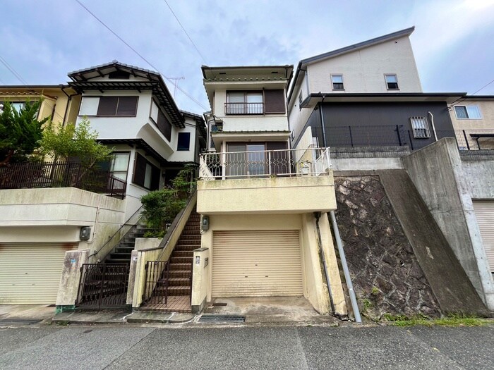 鈴蘭台西町4丁目戸建の物件外観写真