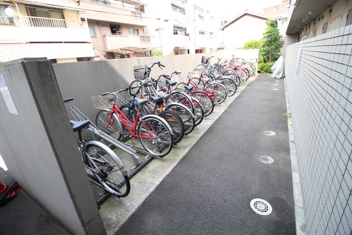 物件外観写真4　(駐輪場)