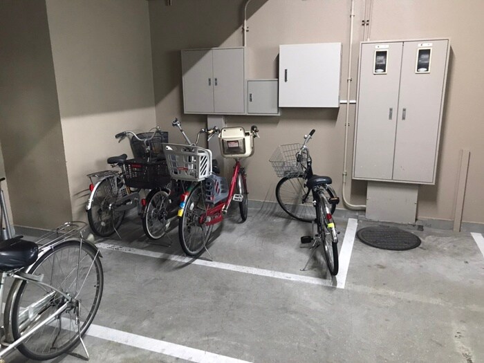 物件外観写真3　(駐輪場)
