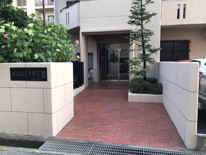 物件外観写真5　(エントランス部分)