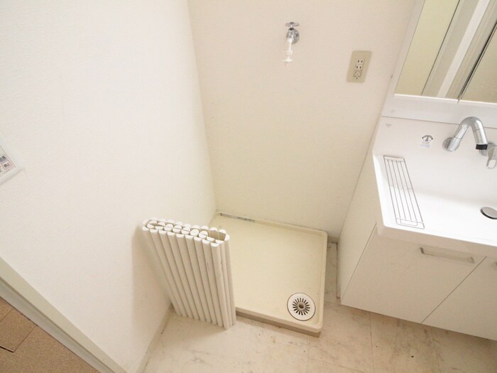 物件内観写真16　(洗濯機置場)