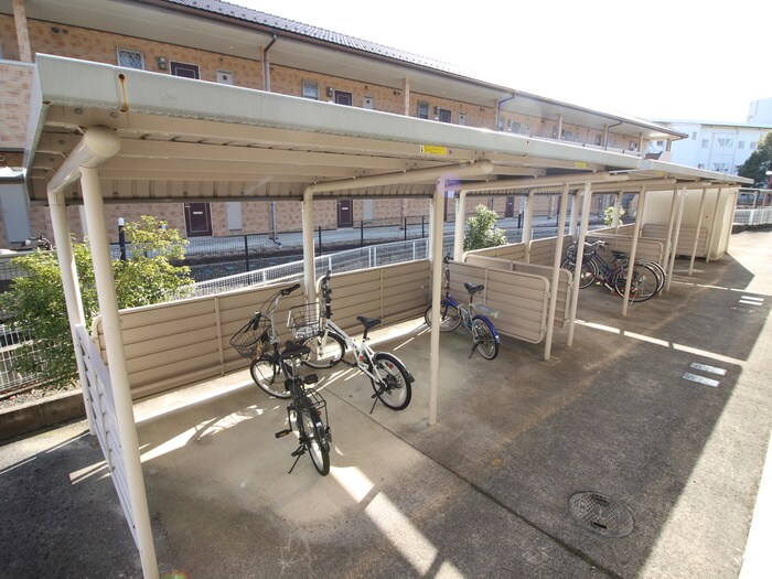 物件外観写真4　(駐輪場)