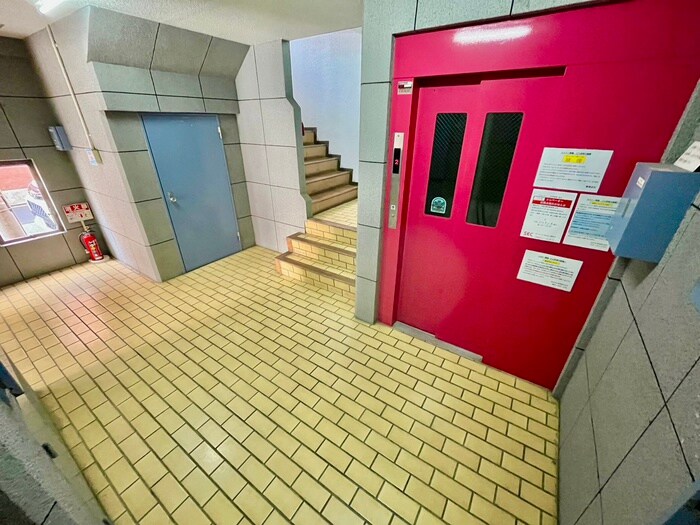 物件外観写真3　(エントランス部分)