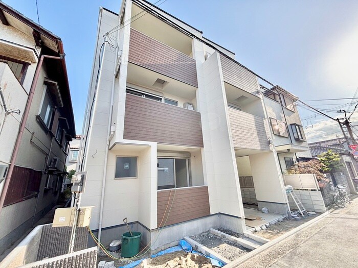 物件外観写真1　(建築中)