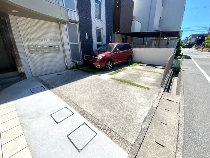 物件外観写真4　(駐車場)