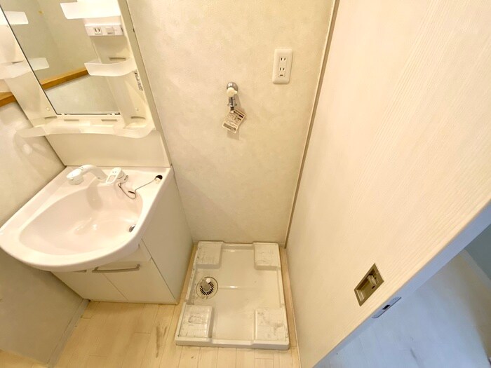 物件内観写真13　(洗濯機置場)