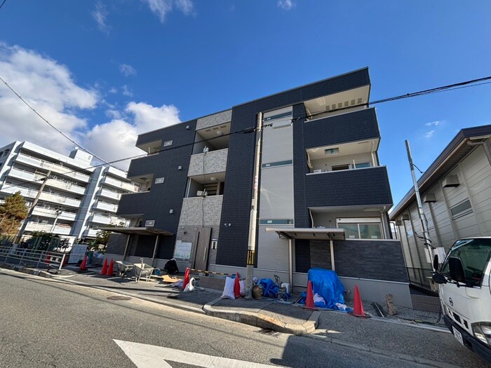 物件外観写真2　(建築中)